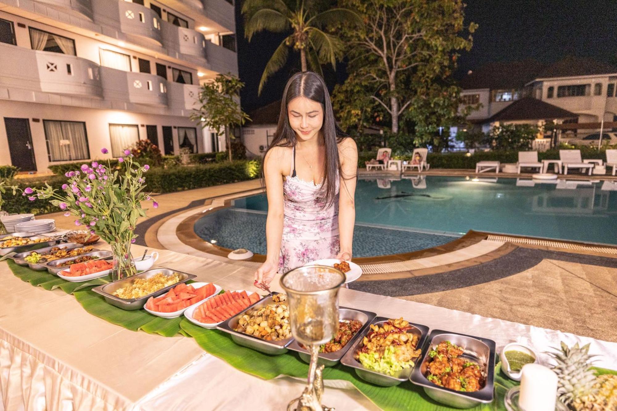 블루 카리나 인 호텔  푸껫 외부 사진